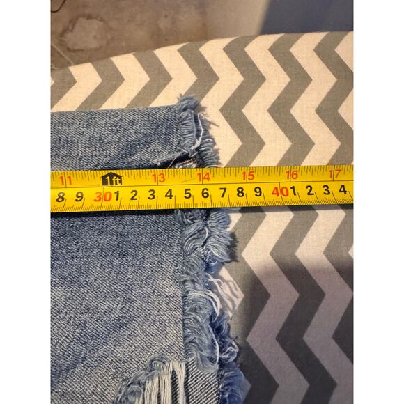 We The People Women’s Distressed High-Rise Denim Shorts Size 29 Frayed - Picture 4 of 8